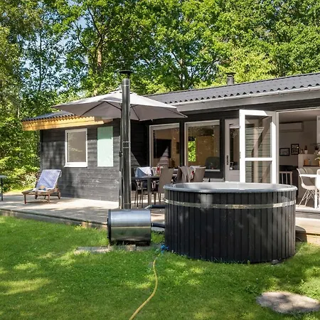Stunning In Ebeltoft With Kitchen 別荘 Øksenmølle