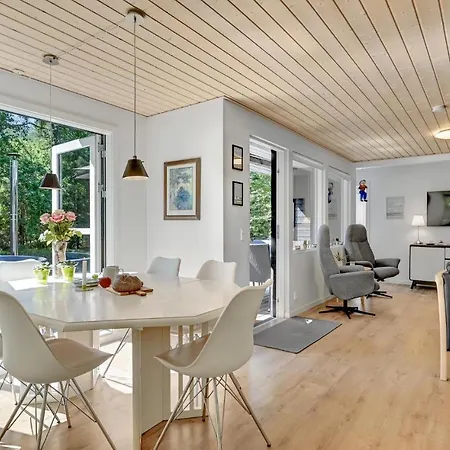 Stunning In Ebeltoft With Kitchen 別荘 Øksenmølle